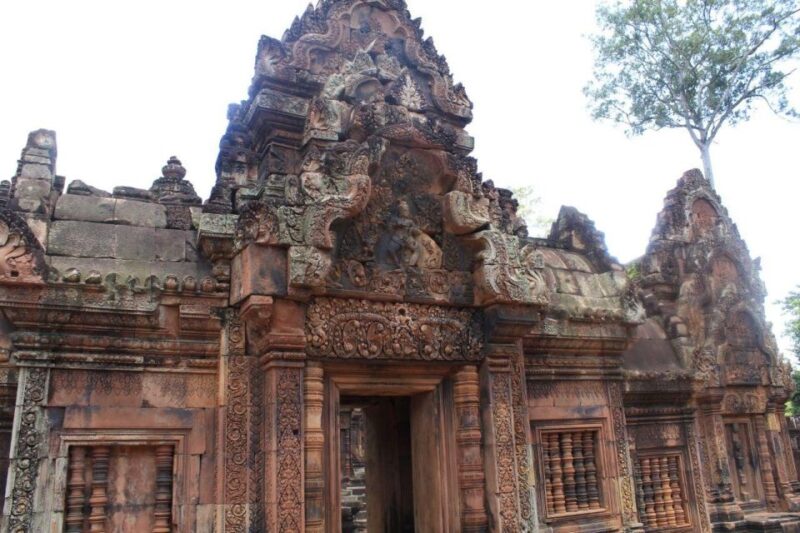 Private Banteay Srei and 4 Guided Tour - Pre Rup Temple