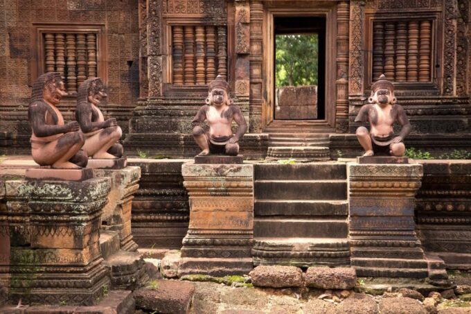 Private Banteay Srei and 4 Guided Tour - East Mebon Temple