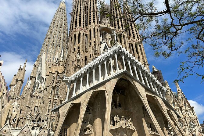 Private Barcelona Full-Day Personalized City Tour - Exploring Iconic Landmarks