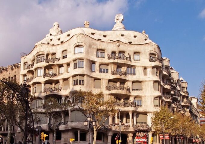 Private Barcelona Tour: Explore Gaudí and the Gothic Quarter - Visit Iconic Monuments