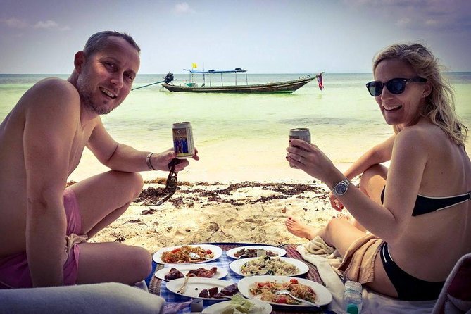 Private Beach Picnic in Koh Samui - Picnic Amenities