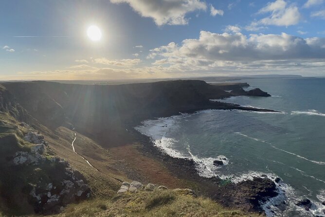 Private Belfast Mural & Giants Causeway Tour From Belfast (2 in 1) - Discovering Giants Causeway