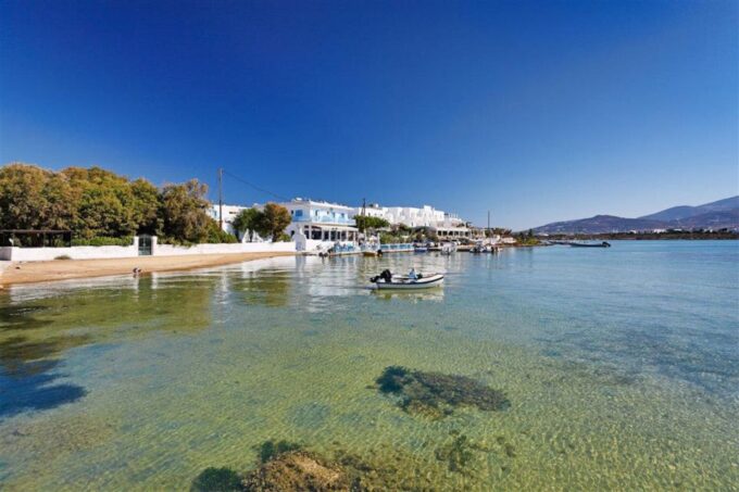 Private Boat Cruise to Paros, Antiparos, Despotiko, and Panteronisi - Multilingual Captain