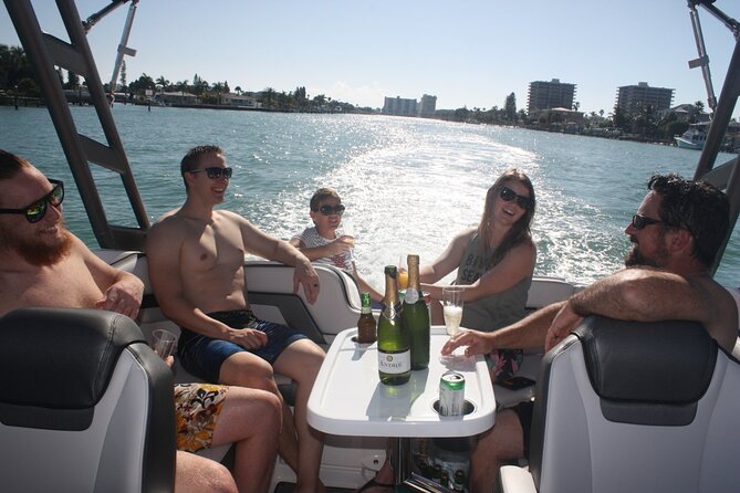 Private Boat: Island Cruise and Dolphins - Wildlife and Scenery
