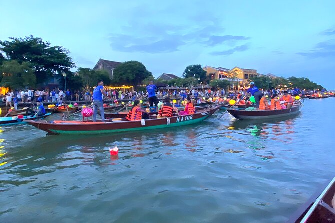 Private Boat Ride, Night Market, and Walking Tour in Hoi An - Boat Ride on the Water