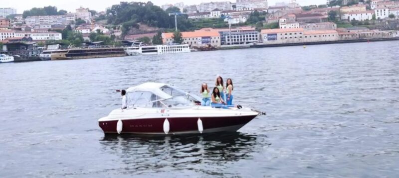 Private Boat Tour 6 Bridges 1h30, Group Price up to 6px - Departure Location