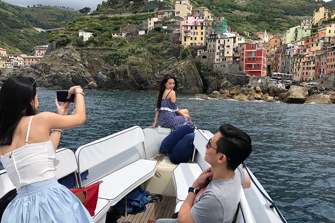 Private Boat Tour Along the Cinque Terre - Booking and Cancellation Information