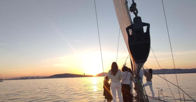 Private Boat Tour, Barcelona, Badalona : Drinks and Snacks! - Rediscover the Catalan Coast