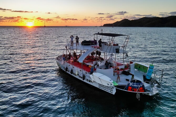 Private Boat Tour ChicaFUN1 Waterslides 65 Yacht [All Inclusive] - Meeting Point and Transportation