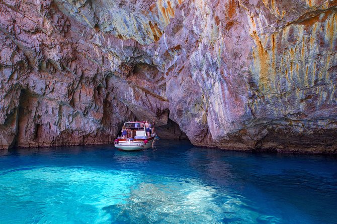 Private Boat Tour From Sorrento to Positano and Amalfi - Raffaelli Shamal 40 - Boat Specifications