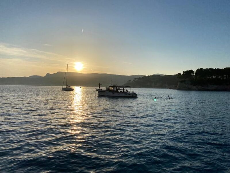 Private Boat Tour in the Calanques W/ Tasting & Swimming - Exclusive Privatization