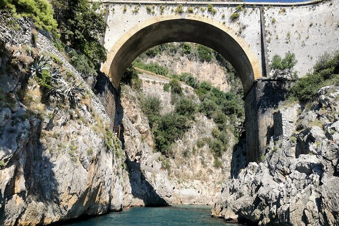 Private Boat Tour of the Amalfi Coast From Sorrento - MSH - Refreshments and Amenities