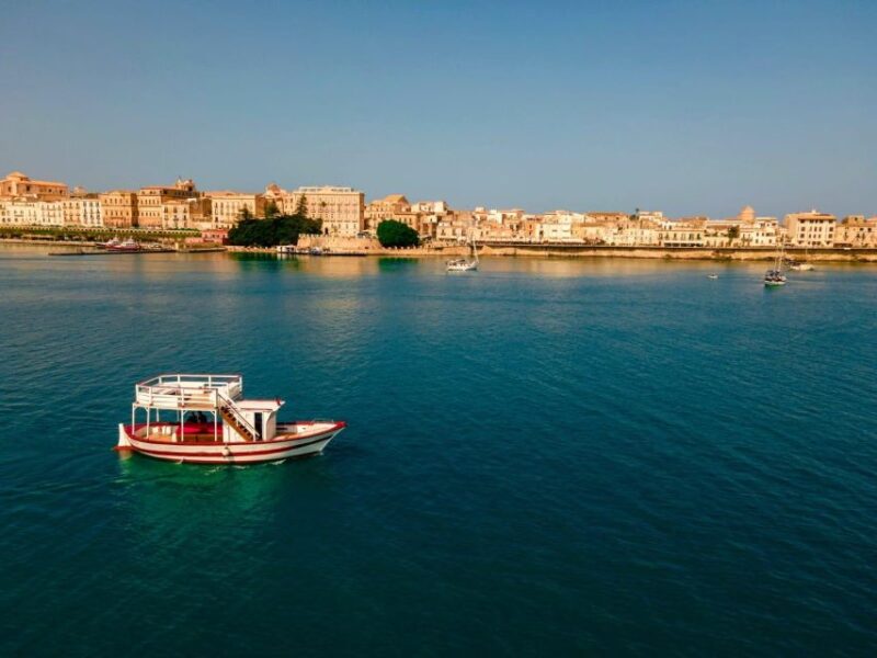 Private Boat Tour of the Island of Ortigia With Lunch - Onboard Experience