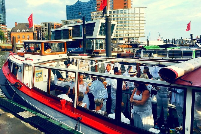 PRIVATE BOAT TOUR Through the Port of Hamburg - Meeting Point and Pickup