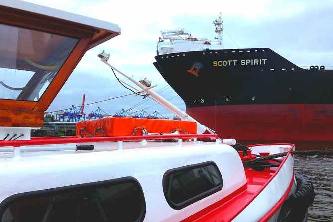 PRIVATE BOAT TOUR Through the Port of Hamburg - Accessibility and Participation