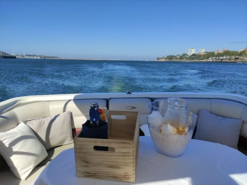 Private Boat Tour to Ponte D. Luís 1h, Group Price up to 6px - Included Experiences