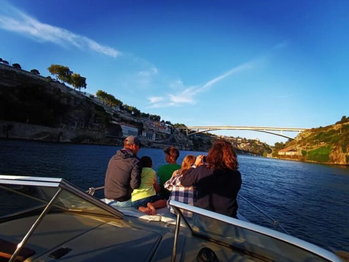 Private Boat Tour to Ponte D. Luís 1h, Group Price up to 6px - Frequently Asked Questions