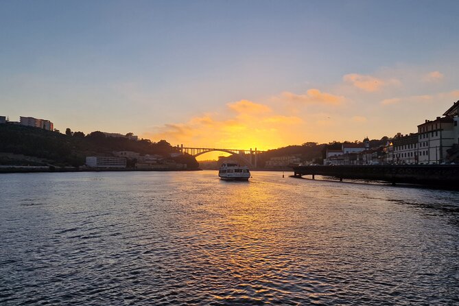 Private Boat Tour With Portuguese Wine and Cheese Tasting - Boat Features