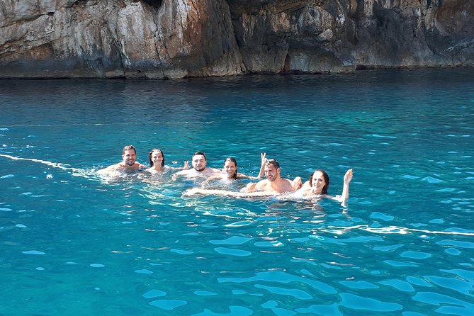 Private Boat Tours and Transfers - Visiting Popular Sights
