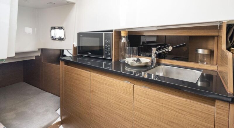 Private Boat Trip for Cruise to Hydra and Poros From Athens - Boat Accommodations