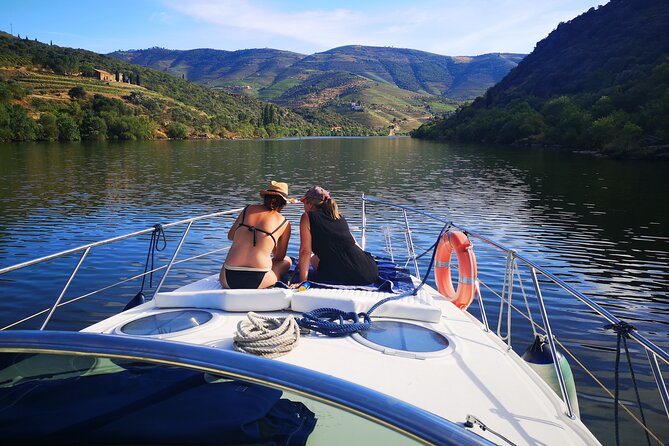 Private Boat Trip With Lunch in a Typical Restaurant - Unique Experience as a Foreigner