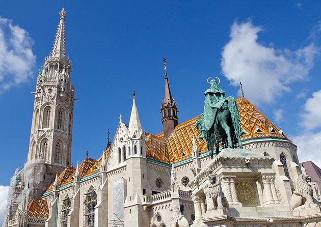 Private Buda Castle Walk With Matthias Church Entry - Key Points