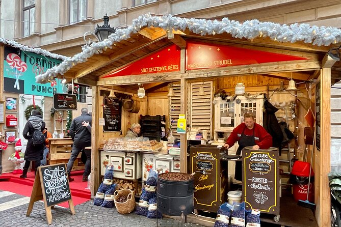 Private Budapest Christmas Market Tour With Chimney Cake & Mulled Wine - Guide and Interaction