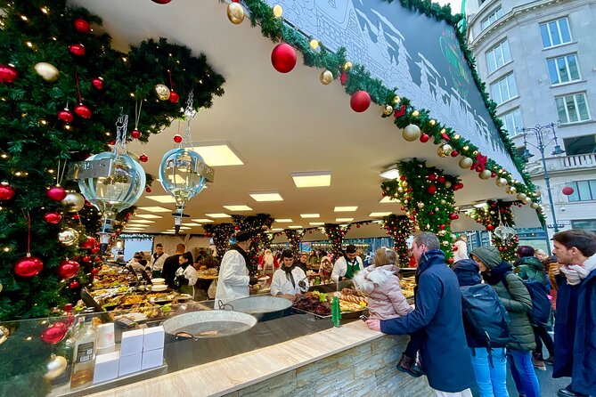 Private Budapest Christmas Market Tour With Chimney Cake & Mulled Wine - Meeting Point and Pickup