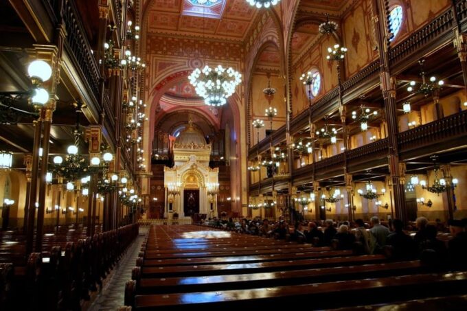 PRIVATE Budapest Jewish Heritage Biking Tour in 90min - Recap
