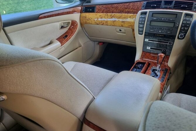 Private Camry/Mini Van Transfer: Denarau Hotels to Nadi Airport - Inclusive Services