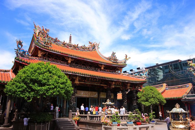 Private Car: 8 Hour Highly Customized Taipei City Exploration! - Experiencing Local Cuisine