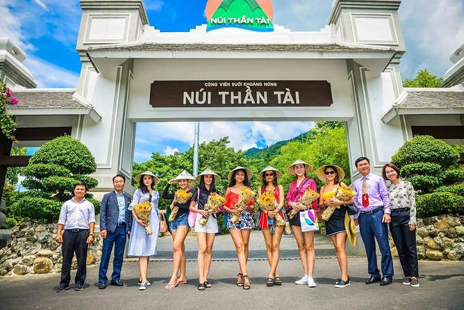 Private Car From Danang Airport or Da Nang to HOT SPRINGS PARK ( 2 Way ) - Vehicle Details