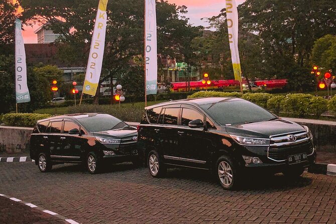 Private Car Rental in Yogyakarta - Vehicle Features and Amenities
