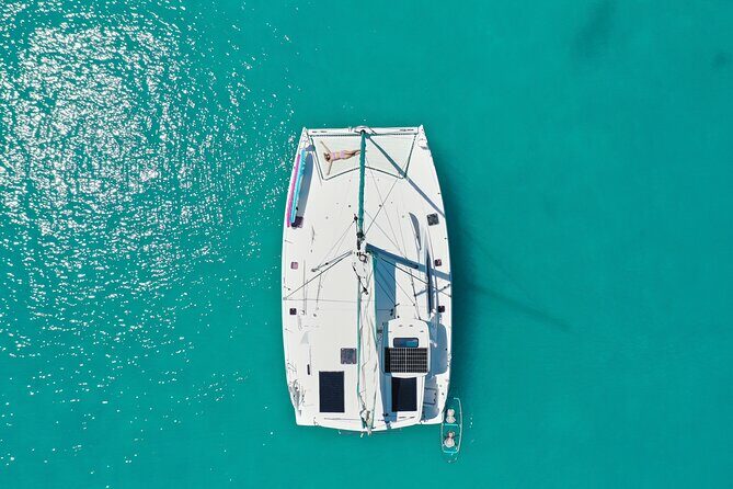 Private Catamaran Charter on Elusive - Analyzing the Cost & Value