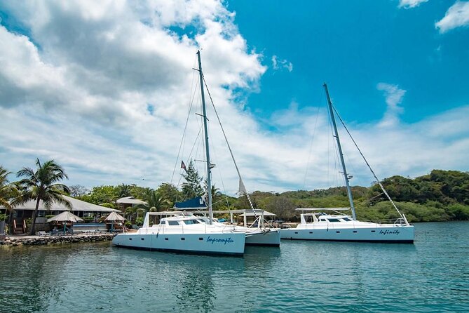 Private Catamaran Cruise Around the Southshore of Roatan - Key Points