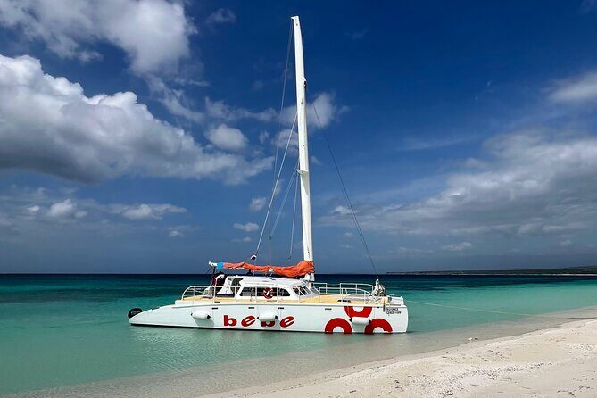 Private Catamaran Cruise to Bahia de las Aguilas - Key Points