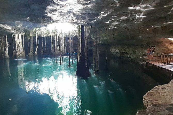 Private Cenote-Horseback ridding and Authentic mayan food - Key Points