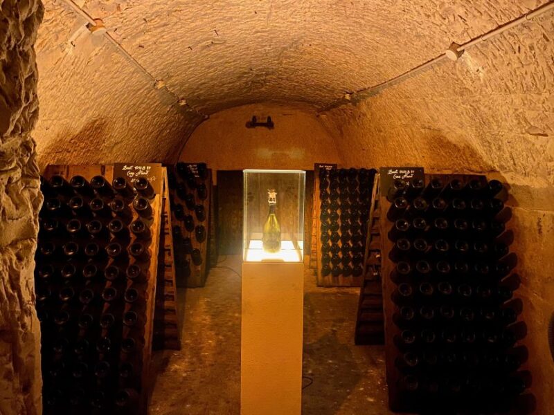 Private Champagne Grand Vintage Taittinger, Veuve Clicquot - Description