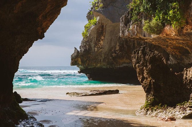 Private Chartered Car to Tanah Lot and Uluwatu - Suitability and Accessibility