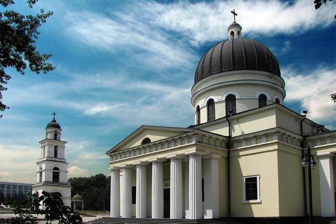 Private Cherry Liqueur Tour From Chisinau - Enjoy Local Cherry Liqueur