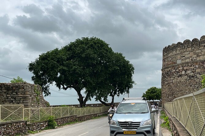 Private Chittorgarh Fort Day Tour With Guide, Lunch and Tickets - Pickup and Drop-off Information
