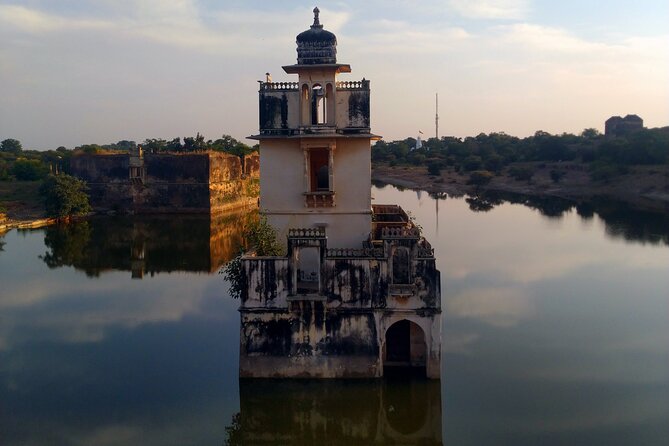 Private Chittorgarh Fort Day Tour With Guide, Lunch and Tickets - Private Tour and Guarantee