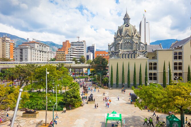 Private City Tour of Medellin With Metrocable and Commune 13 - Tour Highlights
