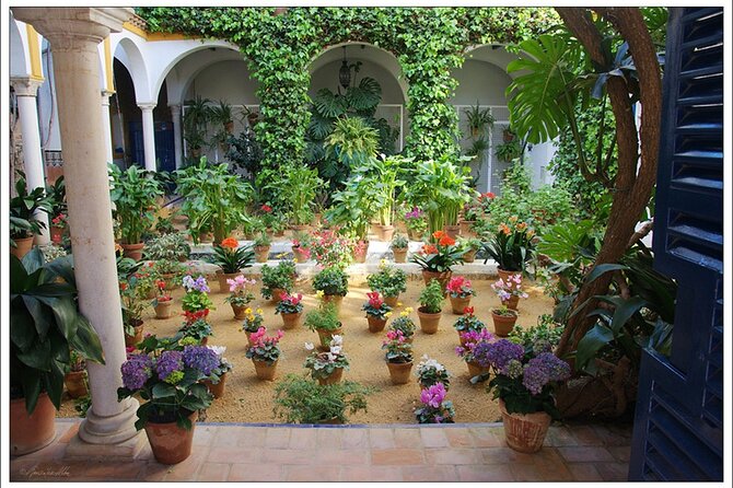 Private City Tour With Breakfast or Afternoon Coffee in Alcazar Gardens - Navigating Key Landmarks
