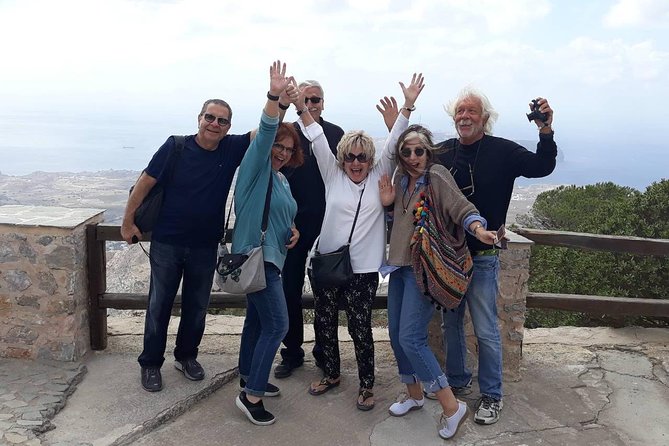 Private Classic Santorini Panorama: Visit the Most Popular Destinations! - Seaside Lunch Opportunity
