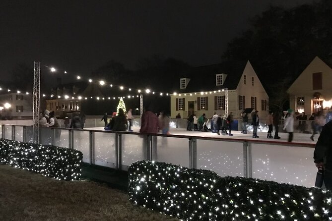 Private Colonial Williamsburg Christmas Holiday Decorations Walking Tour - Historical Decorations and Celebrations