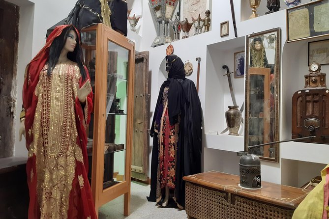 (Private Combo Tour) Sheikh Faisal Museum And Camel Race Track - Memorable Cultural Experience