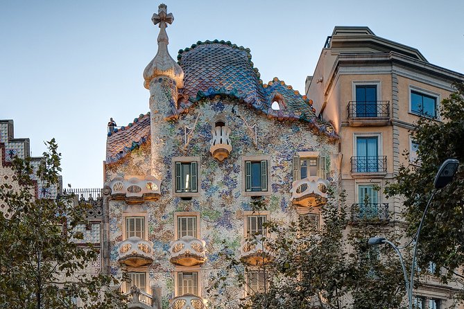 Private Complete Gaudi Experience in Barcelona (2 Days) With Hotel Pick up - Accessibility and Participation