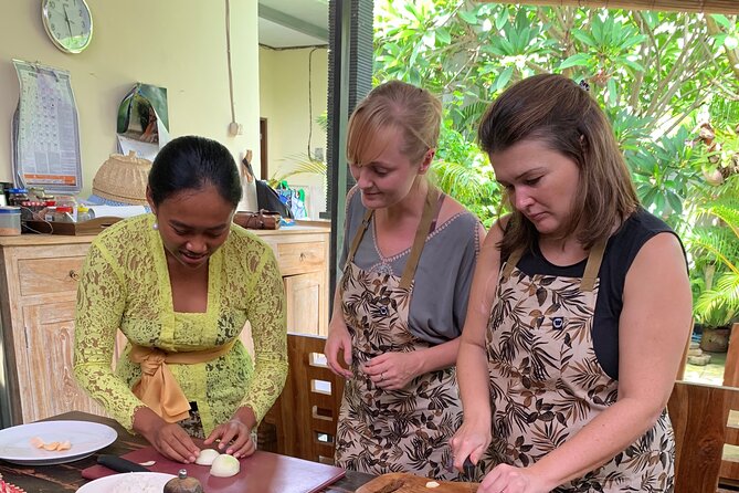 Private Cooking Class Experience in Bali With Lunch Included - Sampling the Delectable Menu