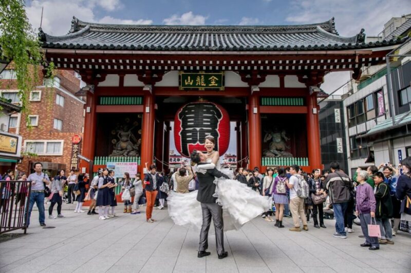 Private Couples Photoshoot in Tokyo W/ Professional Artists - Nighttime Photoshoot Option